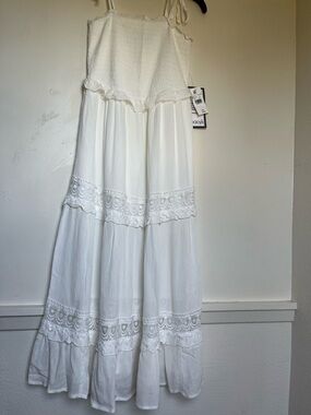bebe white  Bodice Maxi Dress Size Spall